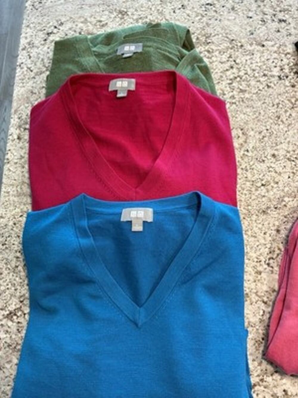 Uniqlo V-Neck Sweater Bundle Mens Lg Woolmark Green Blue Dark Pink Knit Lot Of 3